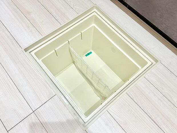 床下に物品を収納することで部屋の中がスッキリとした印象を与えることができます。