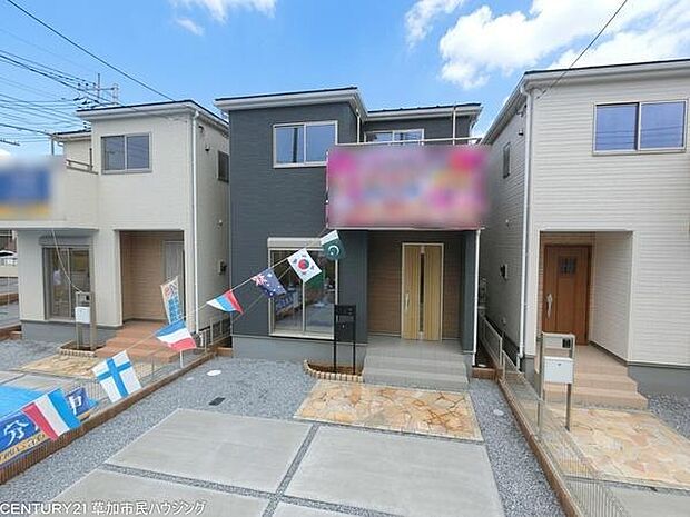 南道路に面した陽当たり良好な住まい。南面バルコニーからたっぷりの陽光が差し込み、明るく快適な暮らしを実現します。パントリーや全居室収納を備え、収納力にも優れた使い勝手の良い間取りです。