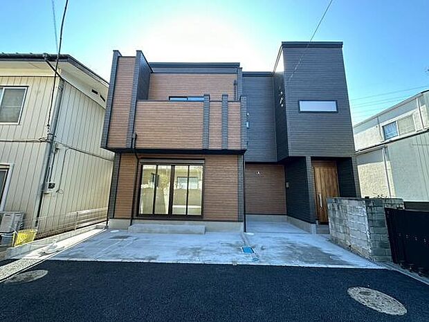 シンプルで上質感のある外観デザイン。飽きのこないカラーリングがポイントです。シンプルな配色が周囲の建物とも調和します。