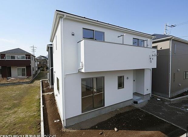 全10棟の新築分譲住宅。それぞれの住まいがゆとりを持って配置され、街並みとしての一体感も感じられる分譲地。落ち着いた住環境で快適にお過ごしいただけます。