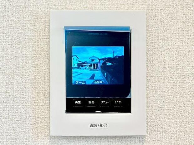 モニターインターフォンで、訪問者を確認し、安心して対応。クリアな画面で安全を守り、快適な暮らしをサポートします。