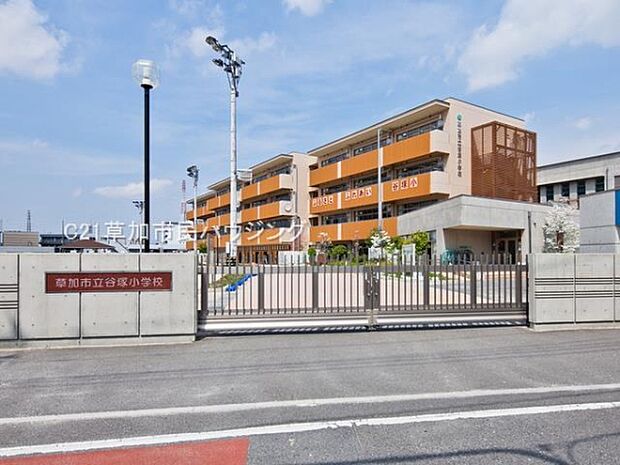 谷塚小学校まで450m、谷塚小学校450m(徒歩6分)
