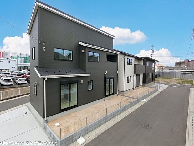 落ち着いたカラーでまとめられた洗礼されたた外観。落ち着きと品のある佇まいが魅力です。