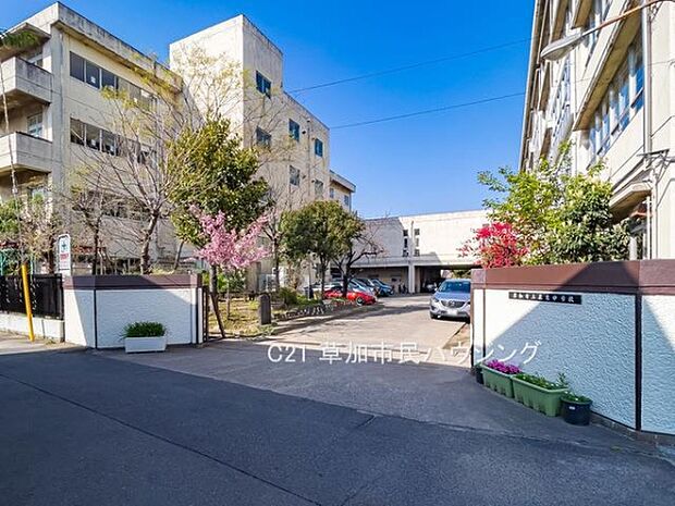 花栗中学校まで1300m、花栗中学校1300m(徒歩17分)