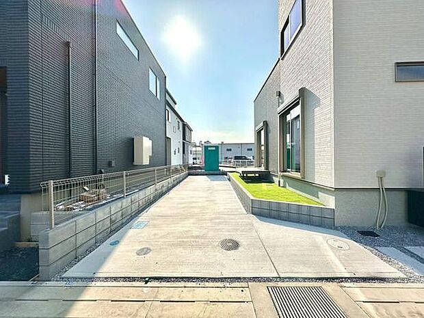 駐車スペースはお車での移動がメインの方にも嬉しい2台分確保可能!ご家族や来客時にも便利で、日常の使い勝手が向上します。