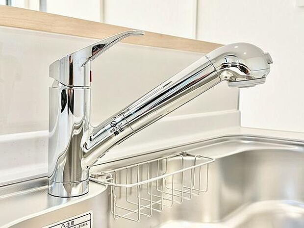 手元の操作がしやすく使い勝手が考えられた設計です。ステンレス素材が清潔感を演出し、キッチン空間に調和する仕様です！