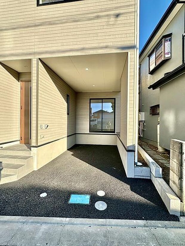 角地だから、出入りラクラク。快適駐車ライフをサポート！家の横に駐車場があるため毎日の移動がスムーズに行えます。