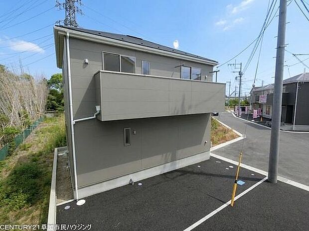敷地30坪超だからこそ生まれる、住まいとしてのゆとり。子どもが外で体を動かせるスペースも確保しやすい、伸びやかな敷地です。