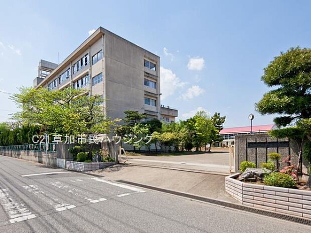 青柳中学校まで1100m、青柳中学校1100m(徒歩14分）