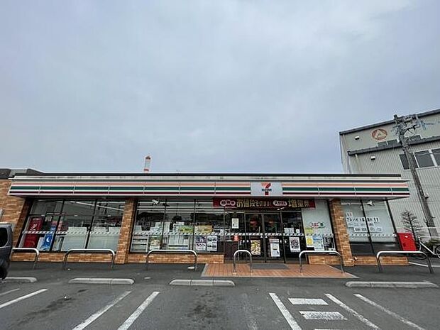 セブン-イレブン　草加谷塚上町店まで700m、セブン-イレブン　草加谷塚上町店700ｍ(徒歩10分)