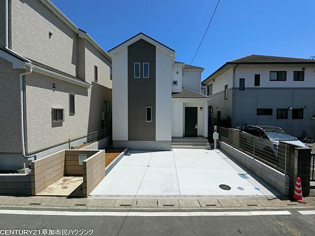 小中学校が徒歩10分圏内にあり、お子さまの通学にも安心の立地。毎日の通学負担が少なく、子育て世帯にもおすすめの住環境です。