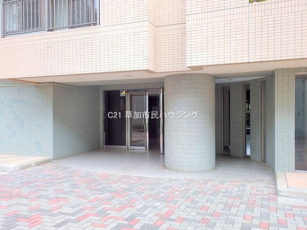 小学校徒歩9分、中学校8分圏内と子育てファミリーにもおすすめな住環境です。