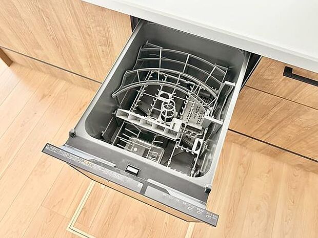 食器洗い乾燥機は日常の手間を省く便利な設備です。衛生的に食器洗いを行うことができ、お子様がいるご家庭も安心です。