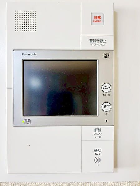 モニターインターフォンで、訪問者を確認し、安心して対応。操作も簡単で毎日の生活便利です。