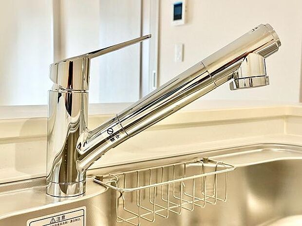 浄水器一体型水栓を採用。いつでもおいしい水を手軽に使うことができ、料理や飲み水など毎日の暮らしを快適にサポートします。
