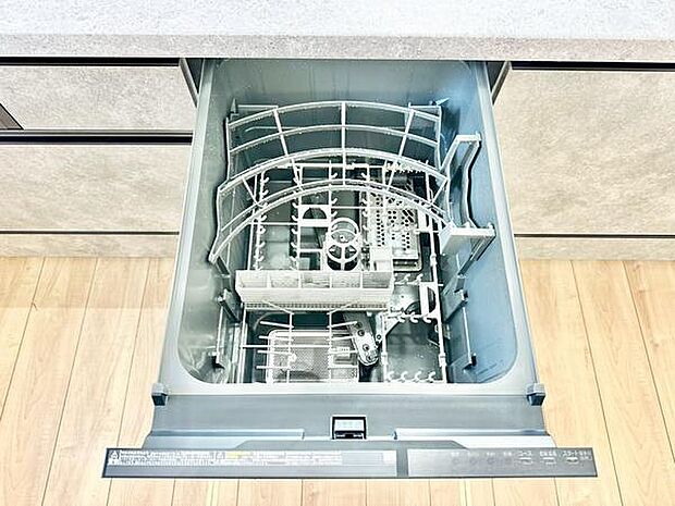毎日の洗い物をサポートする食洗機付きキッチン。衛生面が気になるお子様のいるご家庭でも安心してご利用いただけます。
