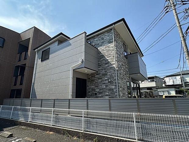 スーパーやドラッグストア、コンビニなどの買物施設が身近に揃う便利な住環境。お買い物やお食事など、日々の生活を快適にサポートしてくれます。