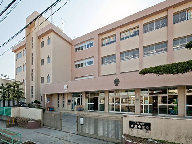 大瀬小学校まで1300m、大瀬小学校1300m(徒歩17分)