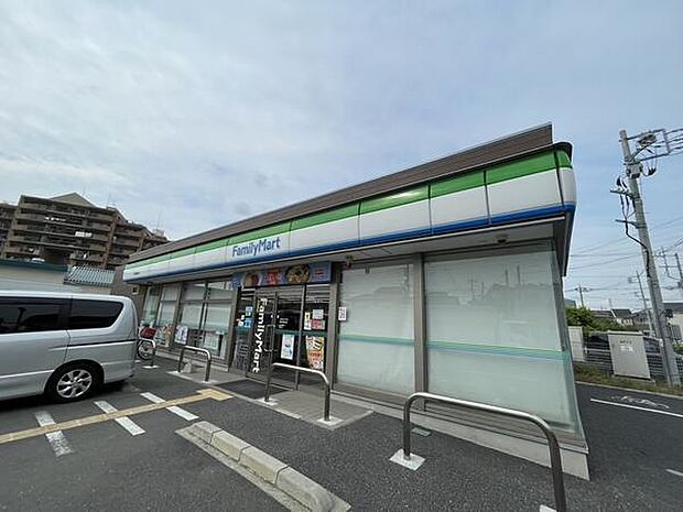 ファミリーマート 草加新里町店まで350m、ファミリーマート 草加新里町店350m(徒歩5分)