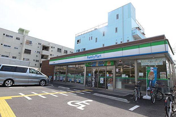 ファミリーマート 八潮新町店まで210m、ファミリーマート 八潮新町店210m(徒歩3分)