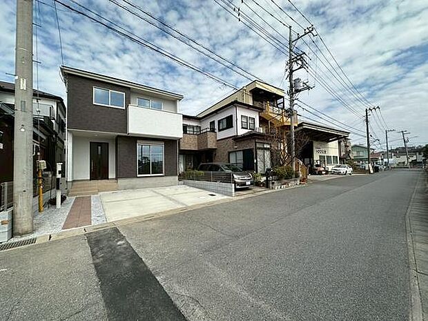 スーパー・薬局・コンビニ・公園が徒歩8分以内に揃う便利な住環境。毎日のお買い物から休日のリフレッシュまで、身近に整った快適な暮らしを叶えます。