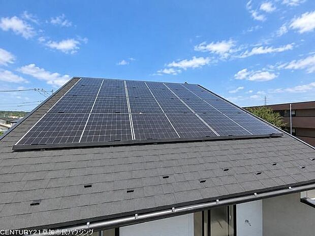 太陽光パネルを搭載し、日々の光熱費の負担軽減にも配慮。発電した電気を日常生活に活用でき、環境への配慮と家計のサポートにつながります。
