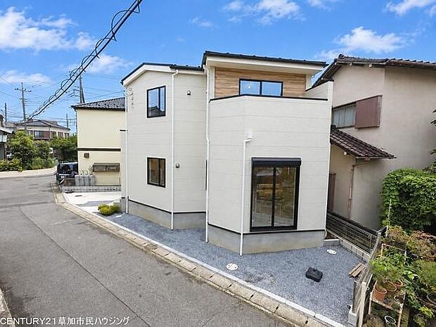 ZEH水準仕様とエコジョーズを採用した住まい。断熱性や省エネ性能に配慮され、家計にも環境にもやさしい住まいです。