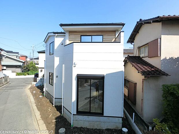 コンビニエンスストア徒歩4分、お弁当店徒歩5分の便利な立地。急なお買い物や忙しい日の食事にも対応しやすく、日々の暮らしを快適にサポートします。