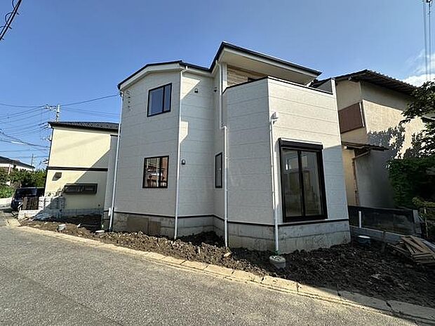 5LDK可変型の間取りで、家族それぞれの時間を大切にできる住まい。将来の暮らしの変化にも対応できる柔軟性が魅力です。
