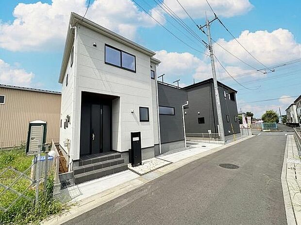 スーパー・薬局・コンビニが徒歩10分圏内に揃う便利な立地。毎日の買い物や日用品の調達もしやすく、暮らしやすさを実感できる住環境です。