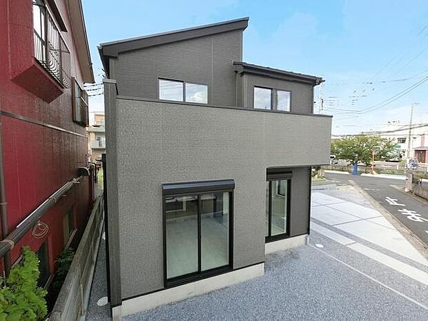 長期優良住宅の認定を受けた、長く快適に暮らせる住まい。小学校まで徒歩2分以内と子育て世代にも嬉しい立地です。