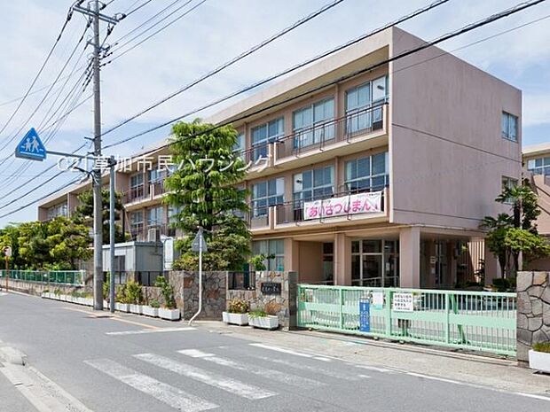 花栗南小学校まで650m、花栗南小学校650m(徒歩9分）