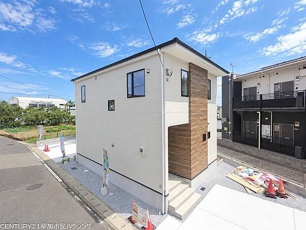 ZEH水準仕様を採用した、省エネ性能に優れた住まいです。高い断熱性能により、一年を通して快適な室内環境を保ちます。