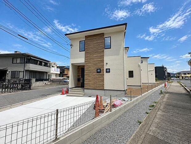 小・中学校まで徒歩10分圏内のため、お子様の毎日の通学も安心です。お子様の成長を身近で見守りやすい住環境が整っています。
