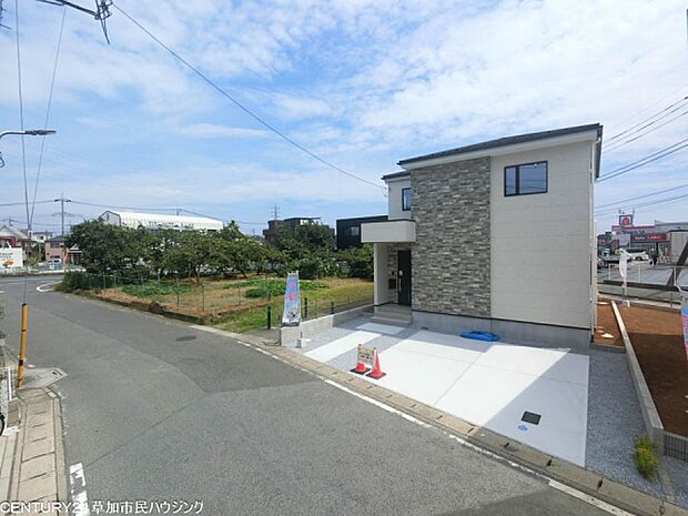 51坪超のゆとりある敷地を活かした、開放感のある住まい。ゆとりを活かした住空間で、ご家族がのびのびと暮らせる環境です。