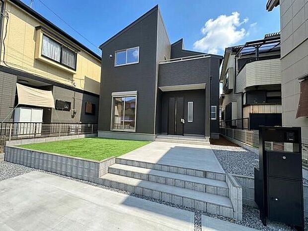 全居室に収納を備え、さらにWICを2か所、SCも設置した収納力のある住まい。衣類や季節物、靴や外出用品まで用途に合わせて整理しやすく、居室をすっきり保てます。