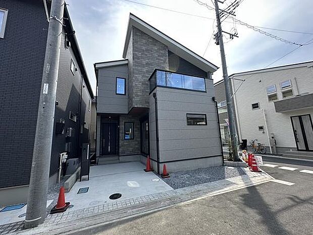 駐車2台可能(車種による)。ご家族で複数台所有の方にもおすすめです。