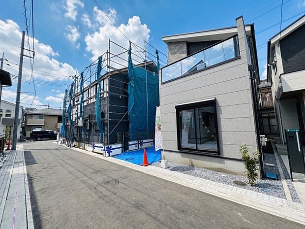 23帖超の広々としたLDKに、7.8帖のゆとりある寝室を確保。全居室に収納を備え、WICを2か所、さらに納戸も完備。家族それぞれの荷物をすっきり整理できる収納力が魅力です。