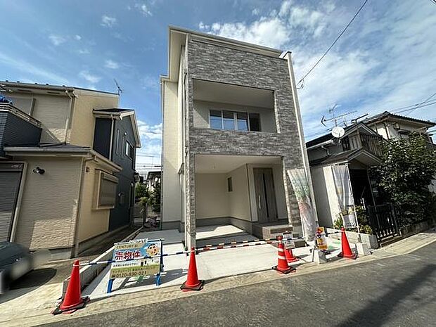 小中学校が徒歩10分圏内に揃う、子育て世帯に嬉しい立地。ご家族みんなが安心して暮らせる住環境です。