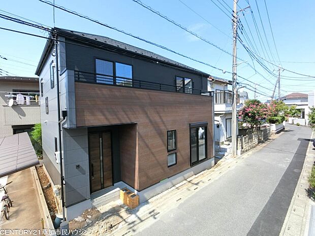 20帖以上の広々としたLDKに、全居室収納とSICを備えた充実の間取り。南面ワイドバルコニーもあり、日々の暮らしを快適にサポート。ZEH水準仕様・BELS住宅の性能面も魅力です。