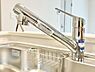 キッチン：浄水器一体型水栓を採用。いつでもおいしい水を手軽に使うことができ、料理や飲み水など毎日の暮らしを快適にサポートします。