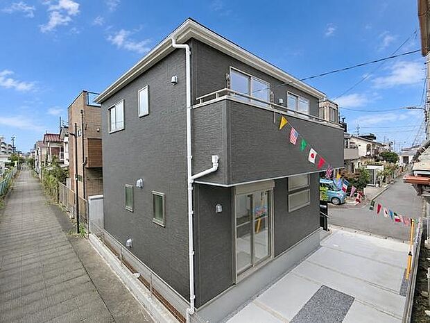 水廻りをまとめた集中設計で、家事動線にも配慮。全居室に収納を備え、各部屋をすっきりと保ちやすい、暮らしやすさに配慮された住まいです。