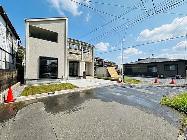 全居室南東向きの明るさが魅力の住まい。広々としたインナーバルコニーに加え、WICや土間収納も備え、収納力にも配慮された住まいです。