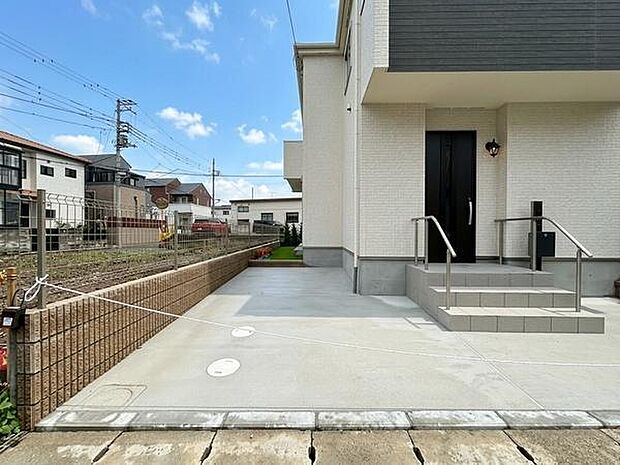 お車のない時は、駐車スペースを来客時の自転車置場やちょっとした作業スペースとしても利用できます。