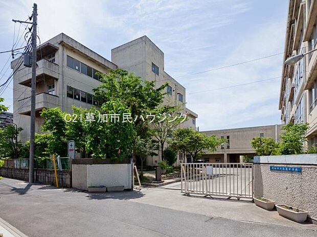 花栗中学校まで940m、花栗中学校940m(徒歩12分)