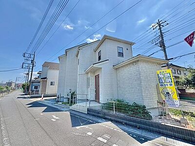 外観:三方角地ならではの開放感に恵まれ、たっぷりの光と風を感じられる心地よいお住まいです。周囲にゆとりがあることで、明るくのびやかな暮らしを実現します。 外観:三方角地ならではの開放感に恵まれ、たっぷりの光と風を感じられる心地よいお住まいです。周囲にゆとりがあることで、明るくのびやかな暮らしを実現します。