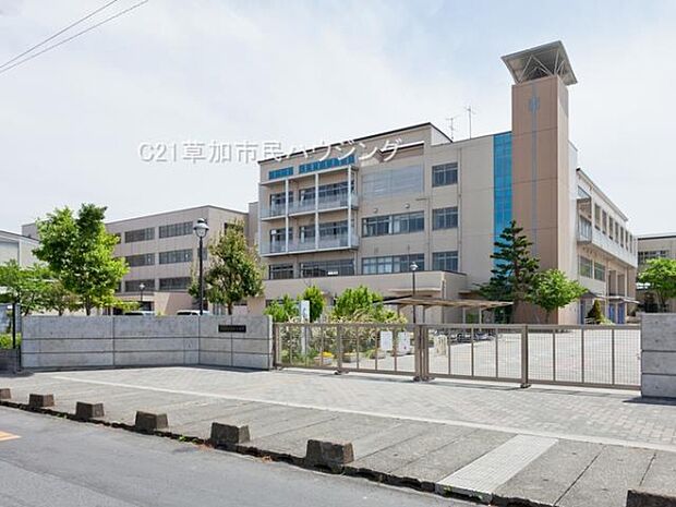 西町小学校まで650m、西町小学校650m(徒歩9分)