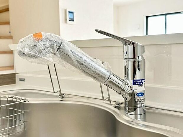 浄水器一体型水栓を採用。いつでもおいしい水を手軽に使うことができ、料理や飲み水など毎日の暮らしを快適にサポートします。
