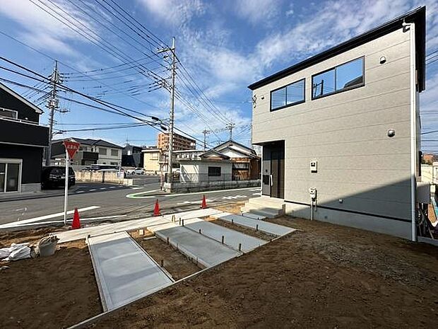 32坪のゆとりある敷地を活かした、開放感のある住まい。ゆとりを活かした住空間で、ご家族がのびのびと暮らせる環境です。