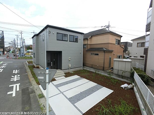 32坪のゆとりある敷地を活かした、開放感のある住まい。ゆとりを活かした住空間で、ご家族がのびのびと暮らせる環境です。